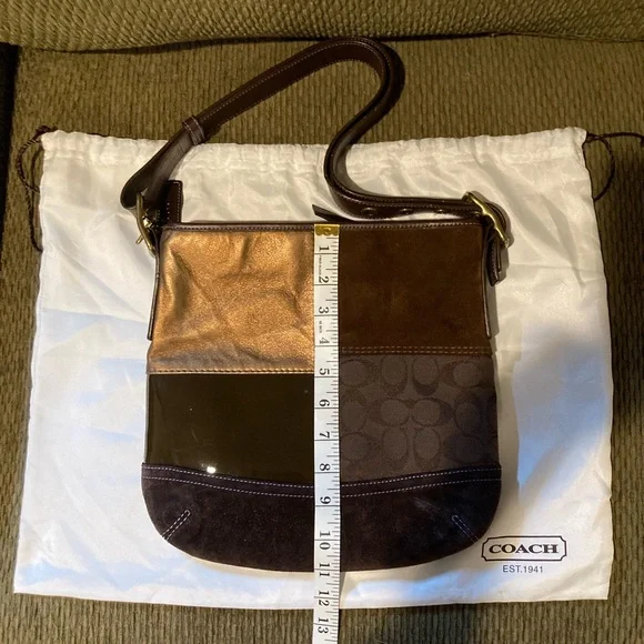 🍁Coach Patchwork Monogram Logo Shoulder Bag. Great Condition! $50/make offer🍂 - Picture 10 of 11